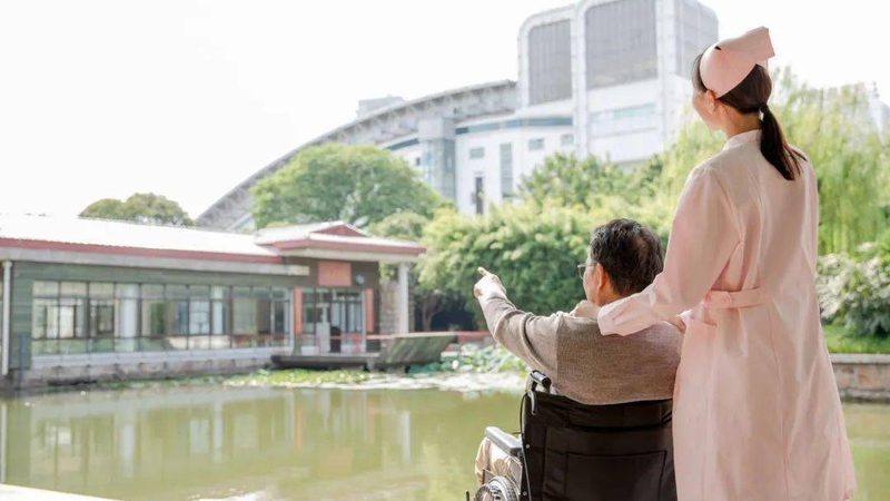 护理床护栏：规格与材质揭秘，安全守护每一刻